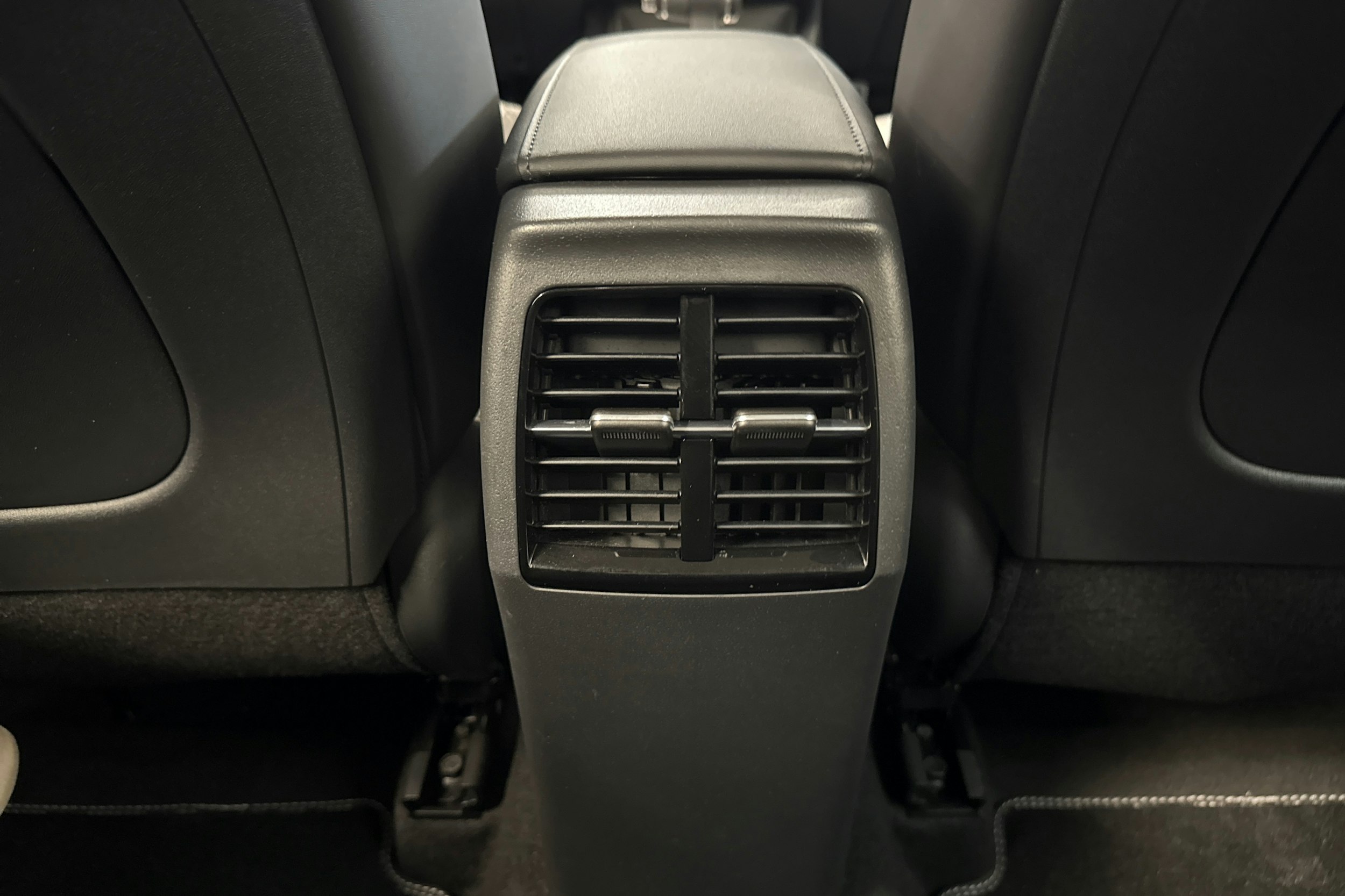 musta Kia Niro 2023 kuva 16.