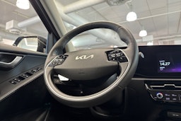 musta Kia Niro 2023 kuva 17.