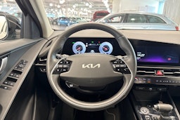 musta Kia Niro 2023 kuva 18.