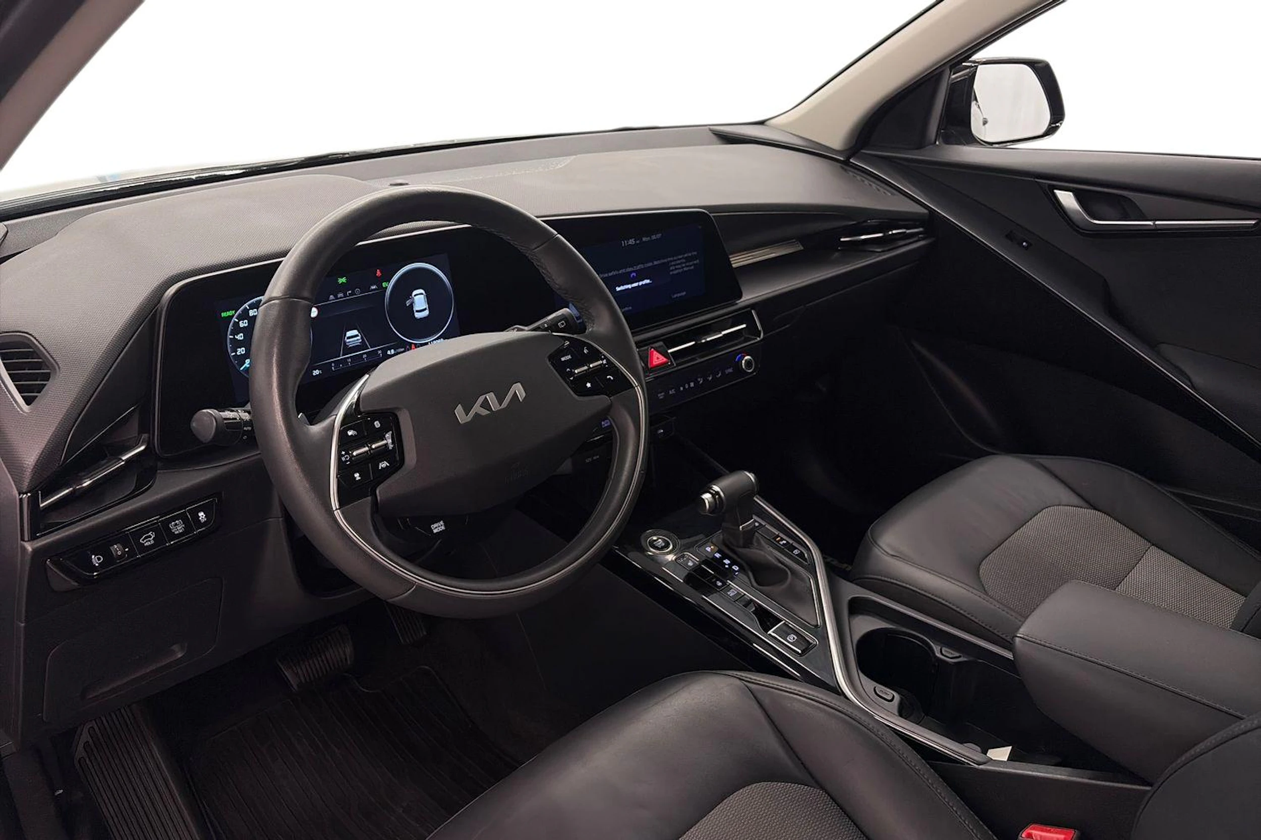 musta Kia Niro 2023 kuva 6.