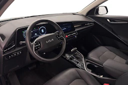 musta Kia Niro 2023 kuva 6.