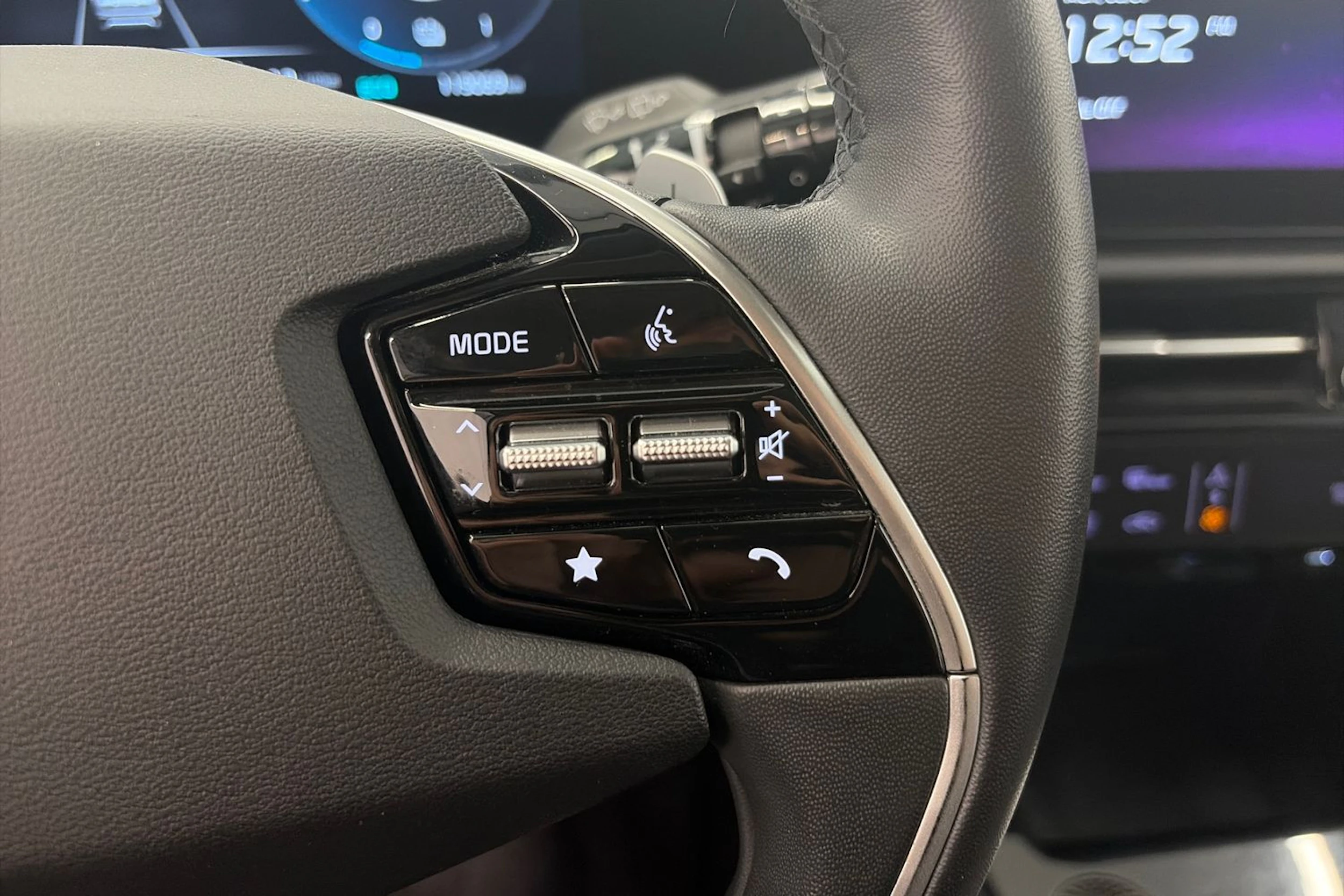 musta Kia Niro 2023 kuva 15.