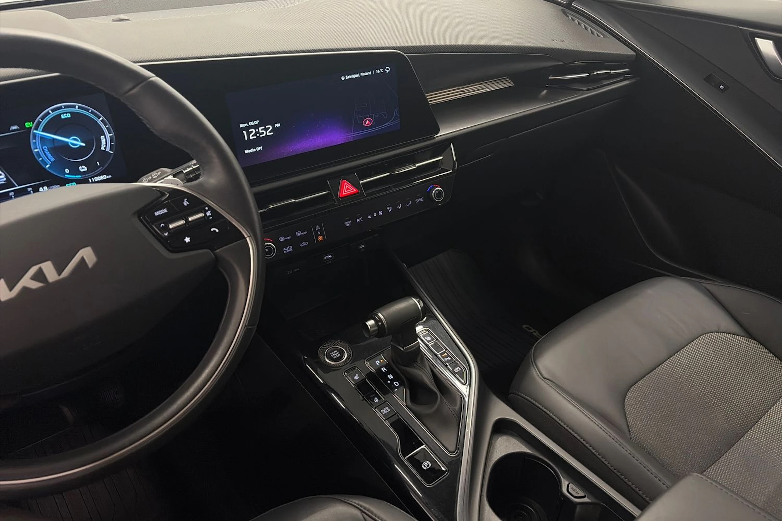 musta Kia Niro 2023 kuva 17.