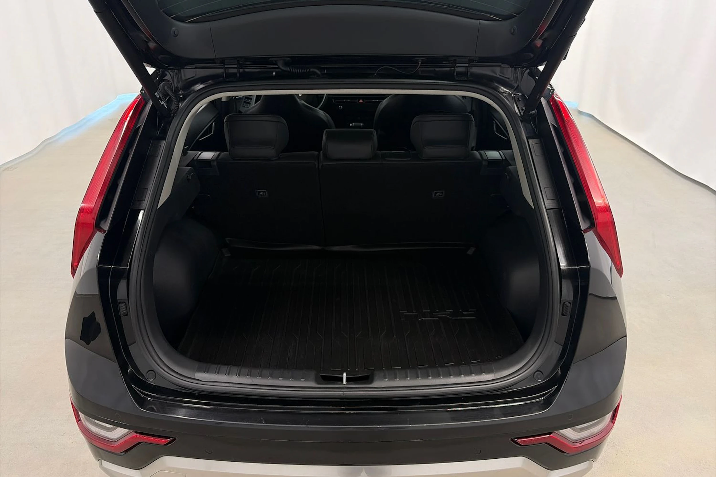 musta Kia Niro 2023 kuva 27.