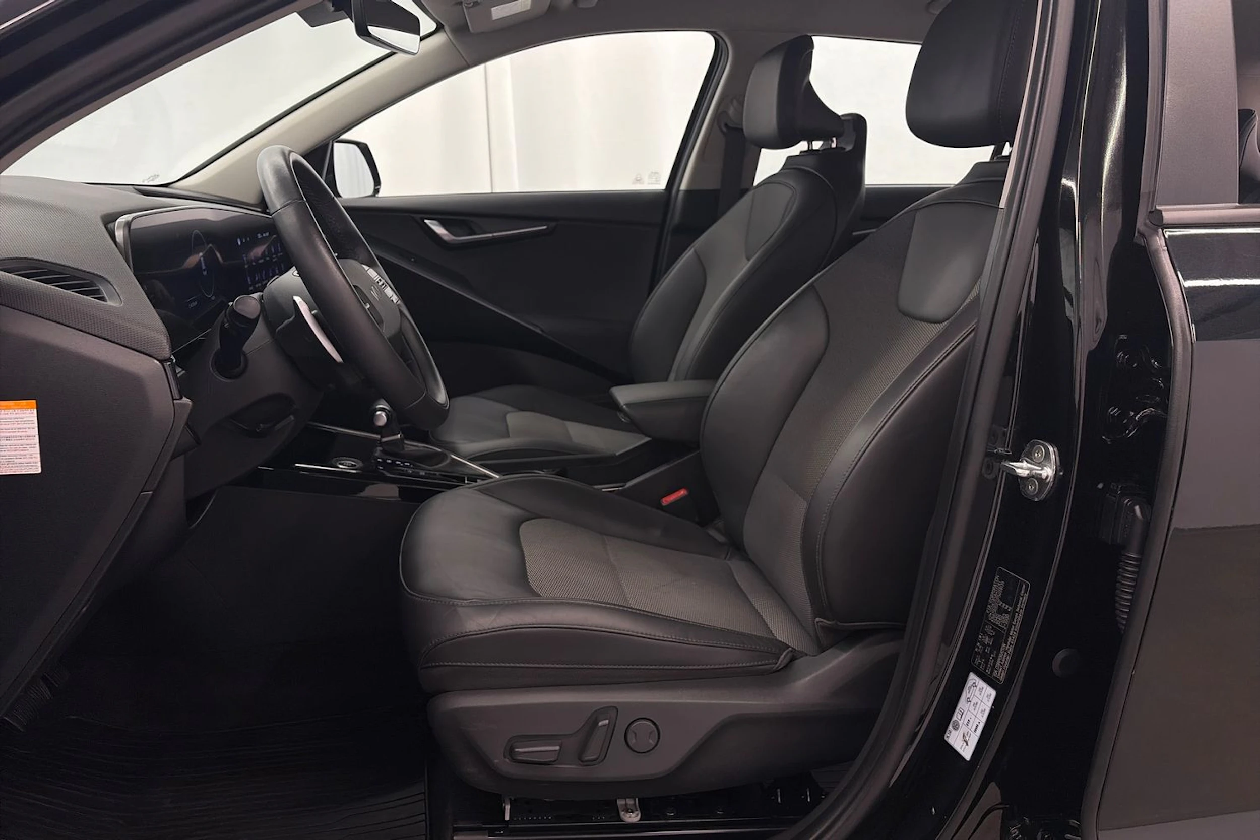 musta Kia Niro 2023 kuva 29.
