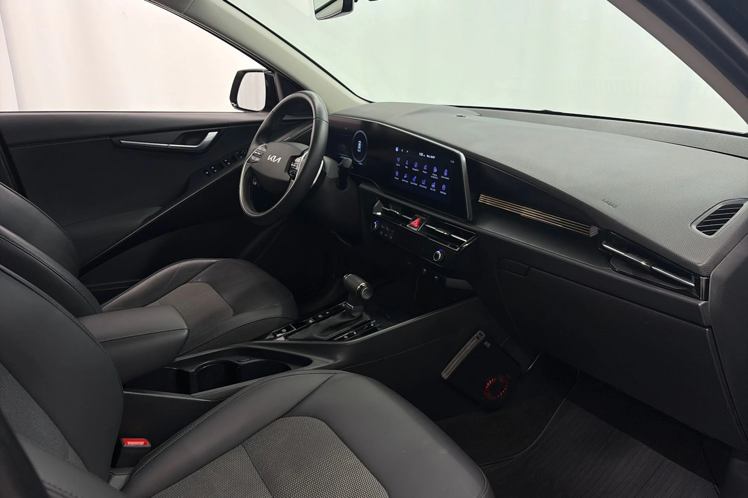 musta Kia Niro 2023 kuva 30.