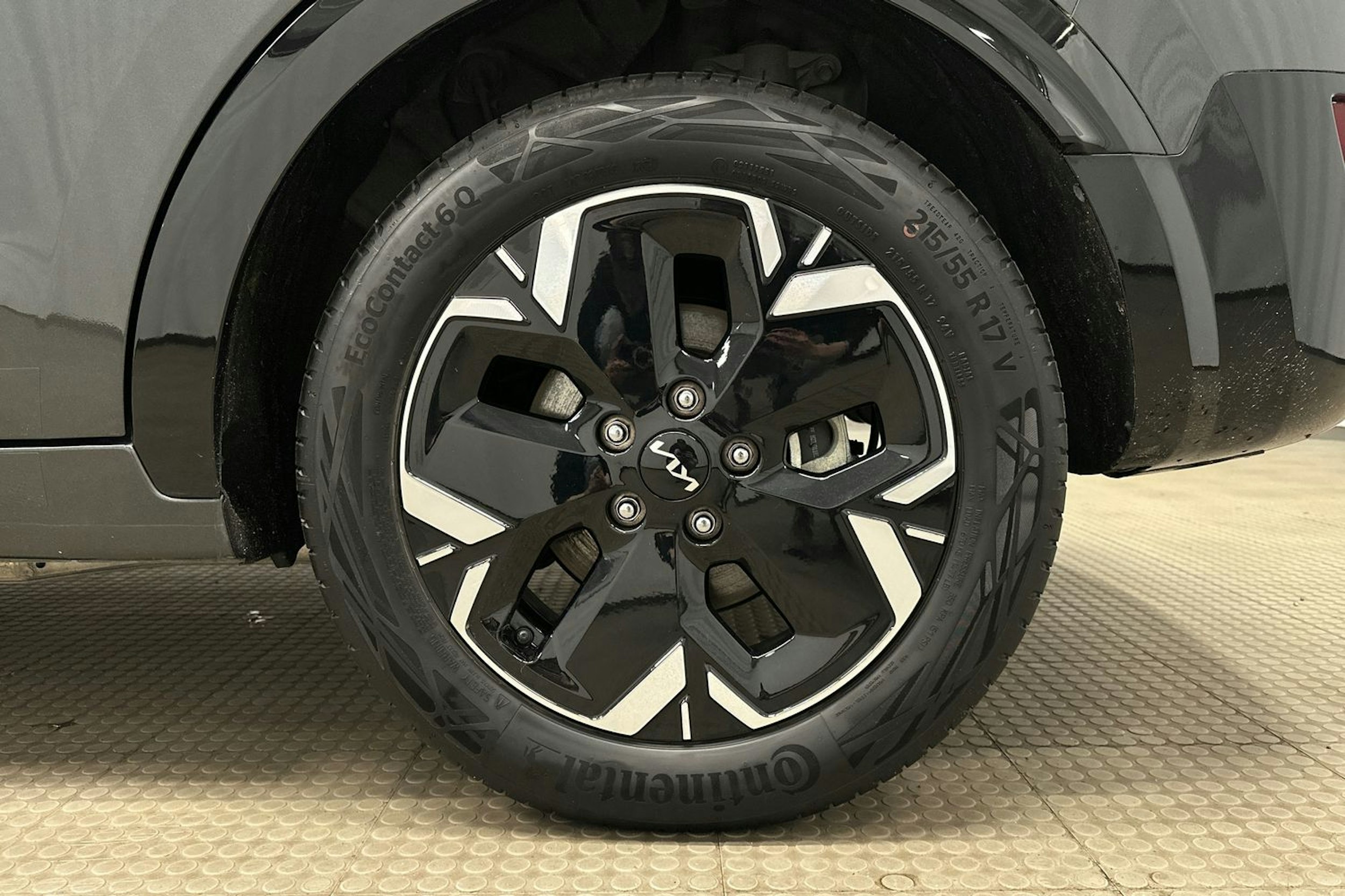 musta Kia Niro 2023 kuva 13.