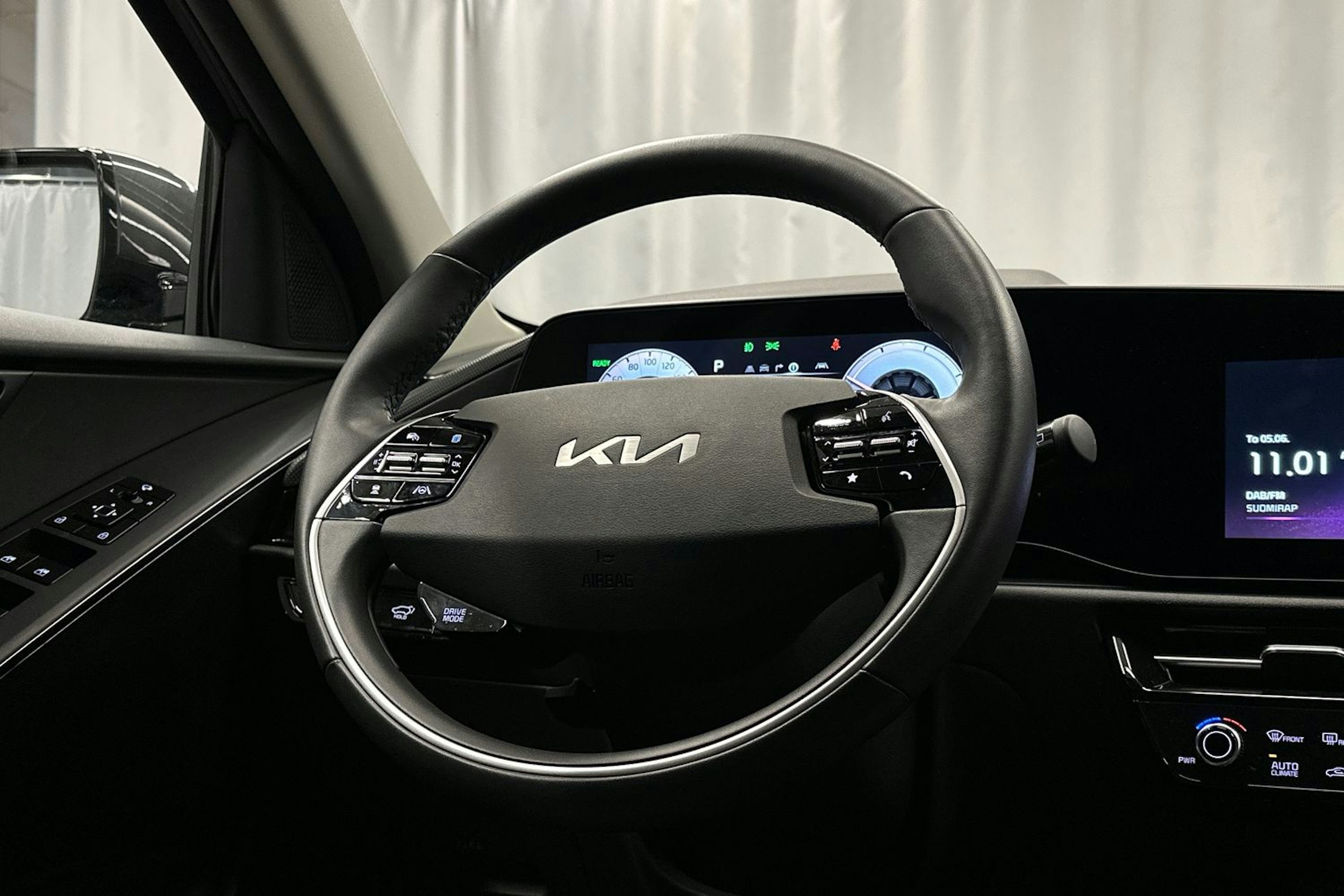 musta Kia Niro 2023 kuva 16.
