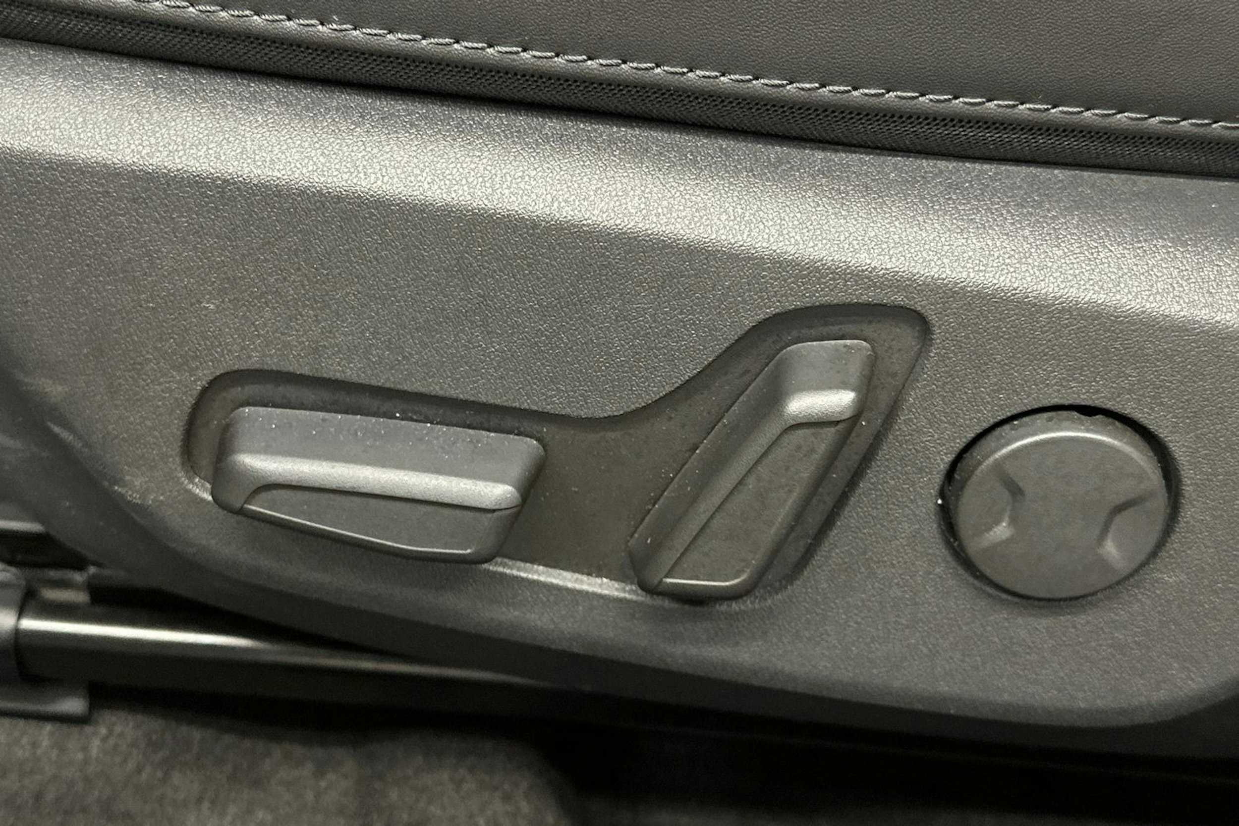 musta Kia Niro 2023 kuva 18.