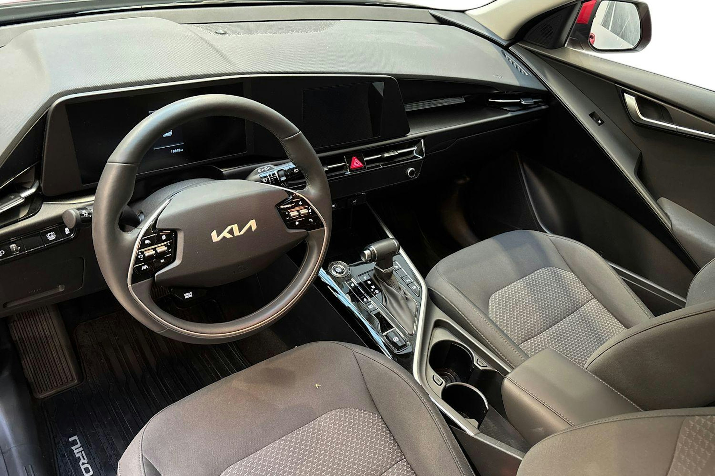 punainen Kia Niro 2023 kuva 6.