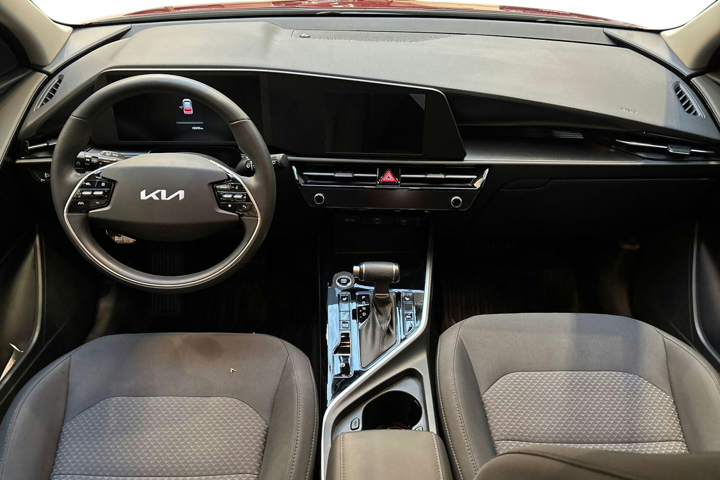 punainen Kia Niro 2023 kuva 7.