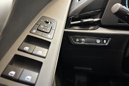 punainen Kia Niro 2023 kuva 13.