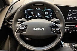 punainen Kia Niro 2023 kuva 14.