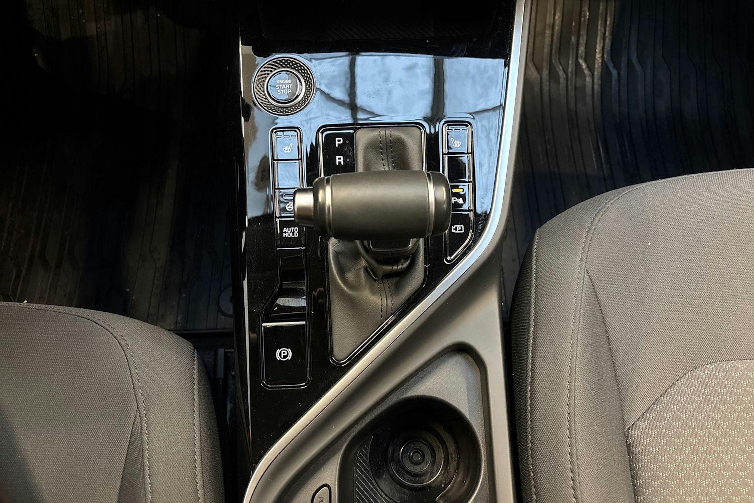 punainen Kia Niro 2023 kuva 19.