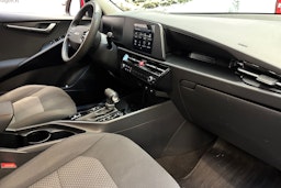 punainen Kia Niro 2023 kuva 21.