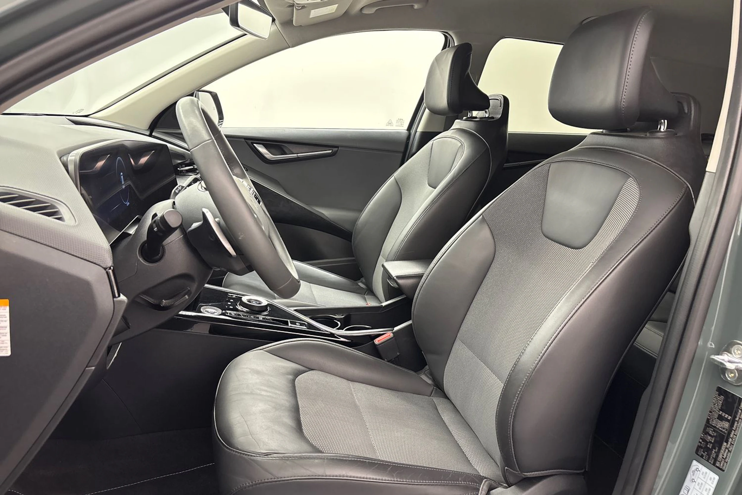 met. vihreä Kia Niro 2023 kuva 15.