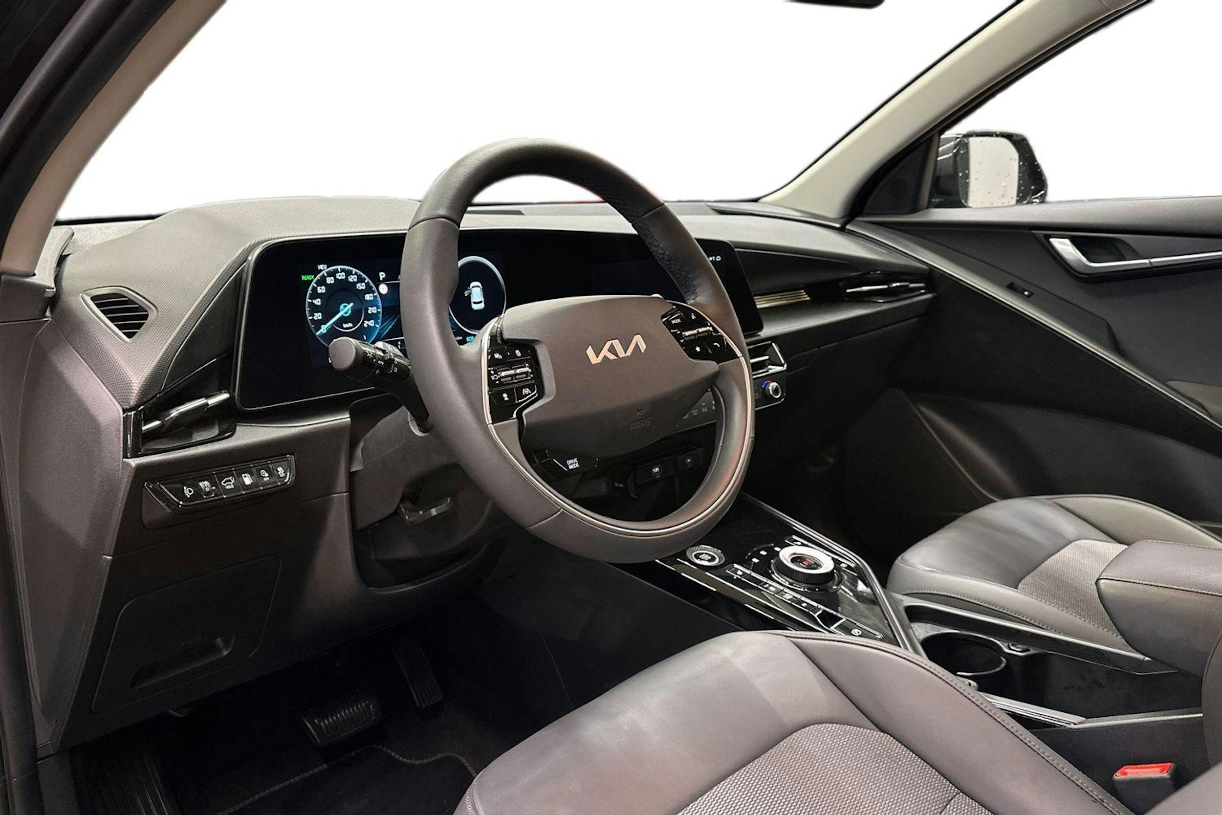harmaa Kia Niro 2023 kuva 7.