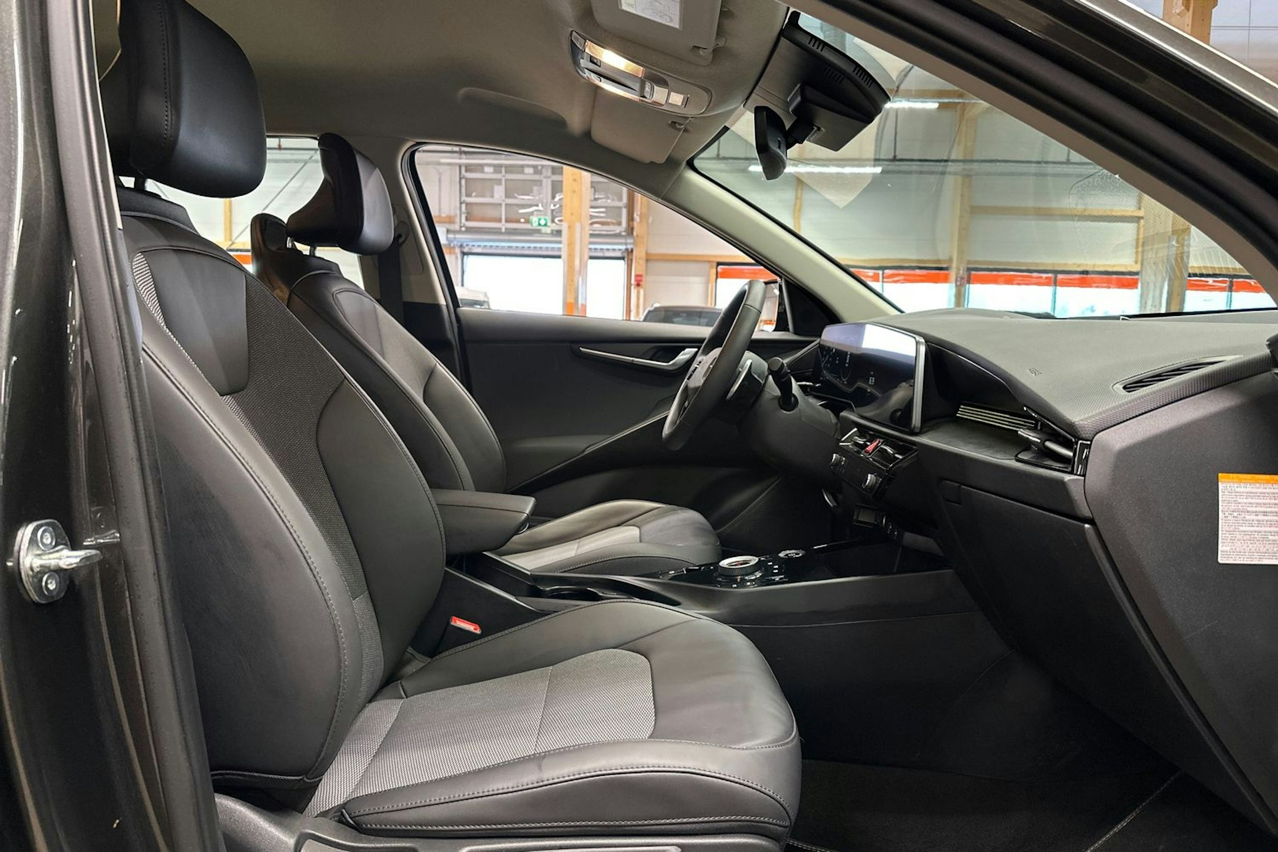 harmaa Kia Niro 2023 kuva 14.