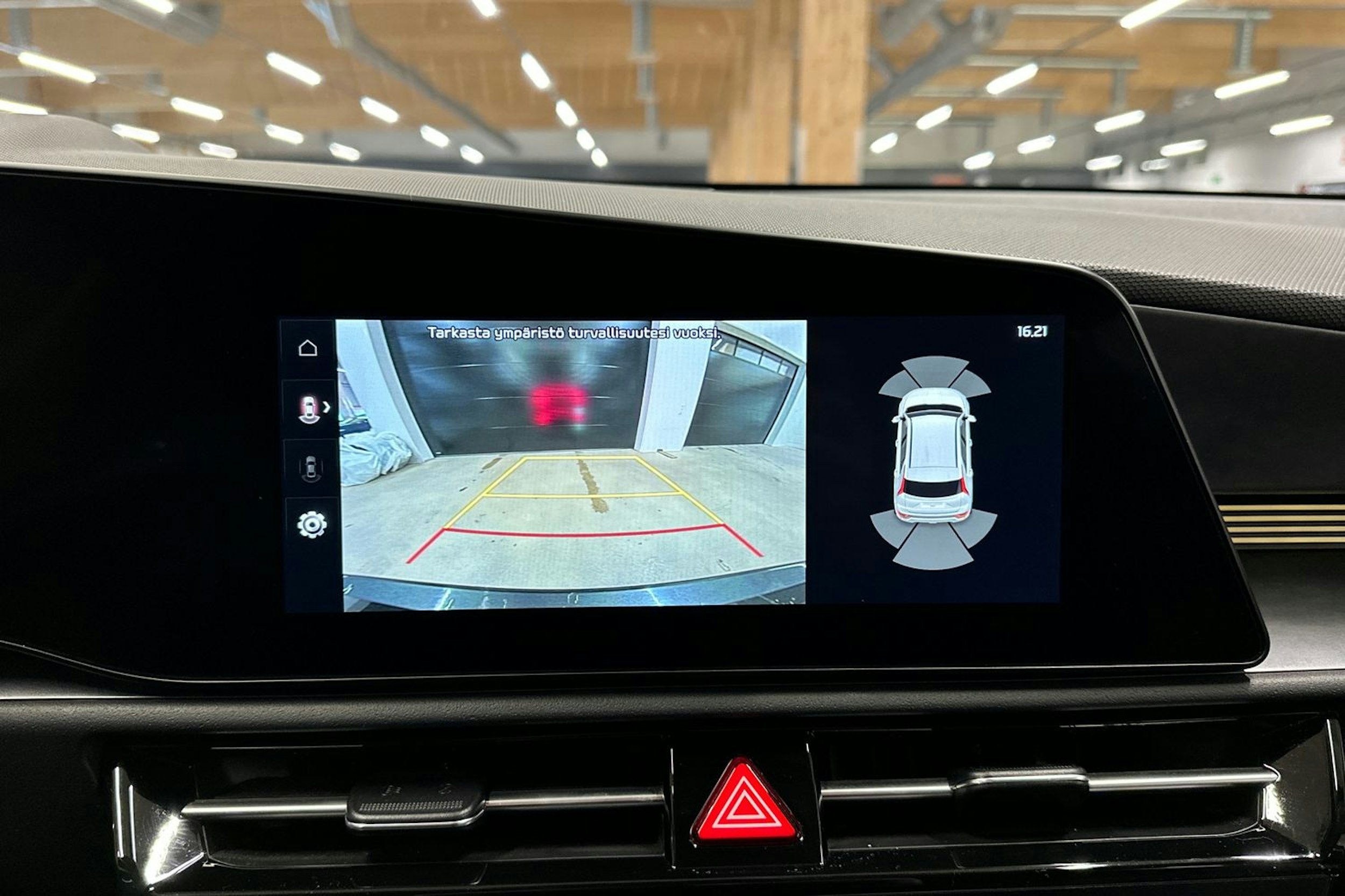 harmaa Kia Niro 2023 kuva 17.