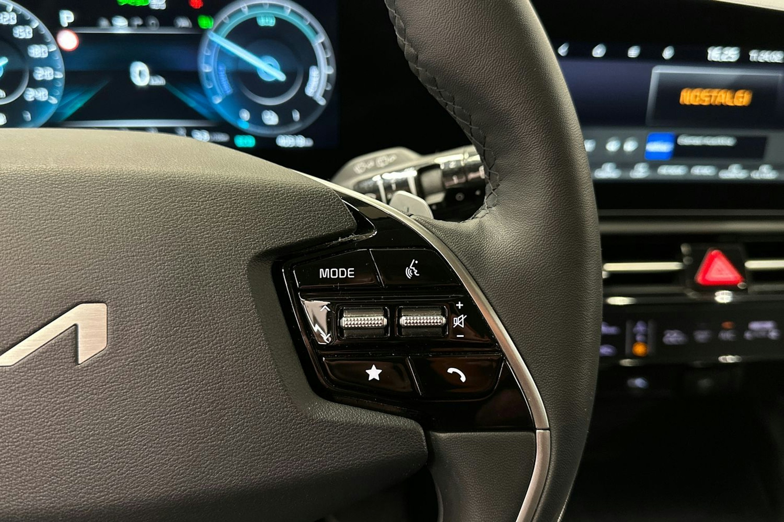 harmaa Kia Niro 2023 kuva 25.