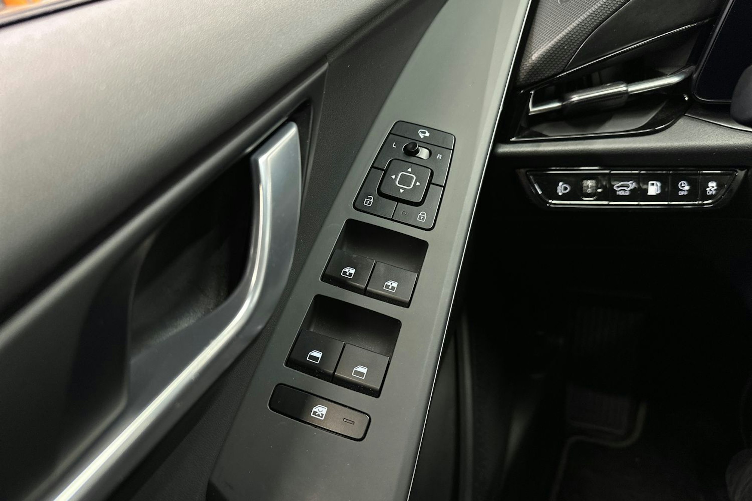 harmaa Kia Niro 2023 kuva 26.