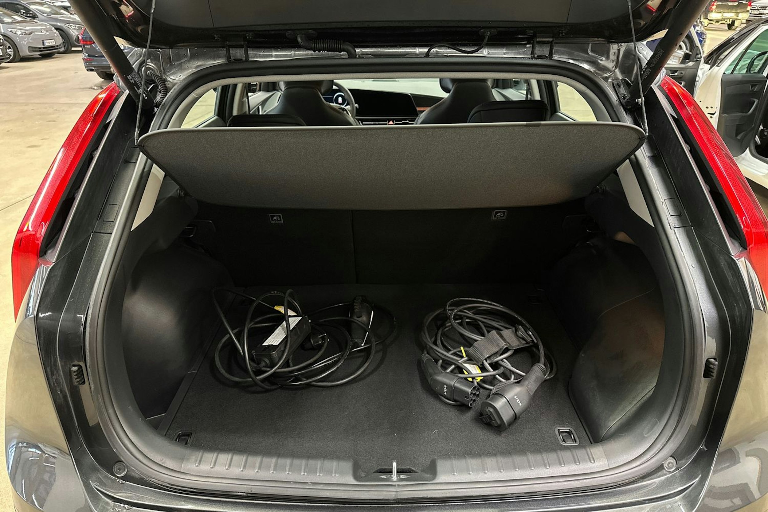 harmaa Kia Niro 2023 kuva 28.