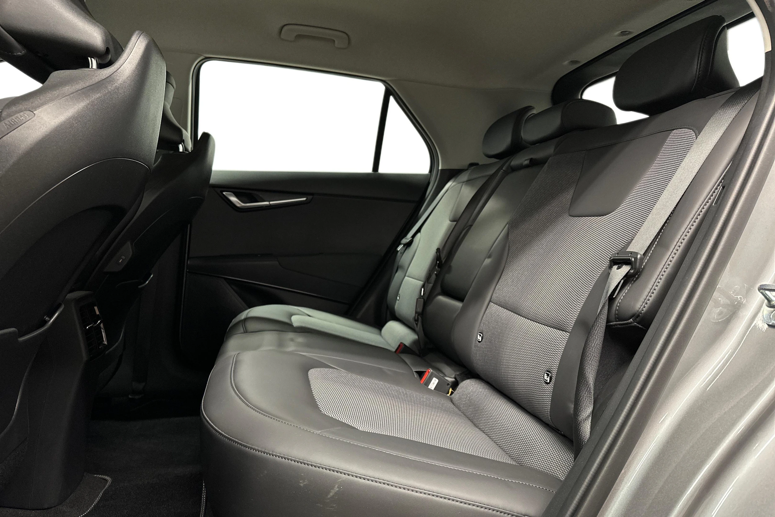 harmaa Kia Niro 2023 kuva 11.