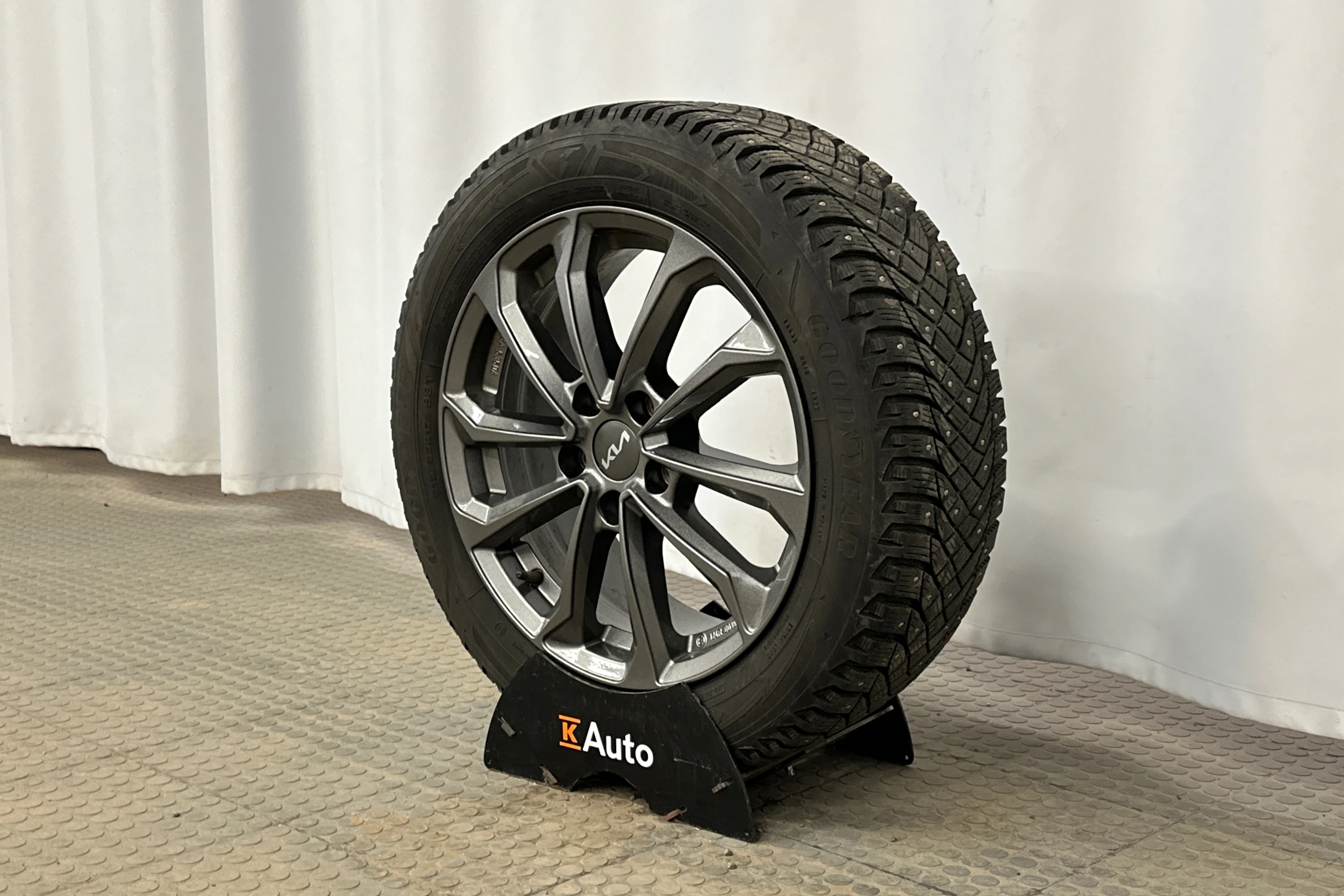 harmaa Kia Niro 2023 kuva 13.