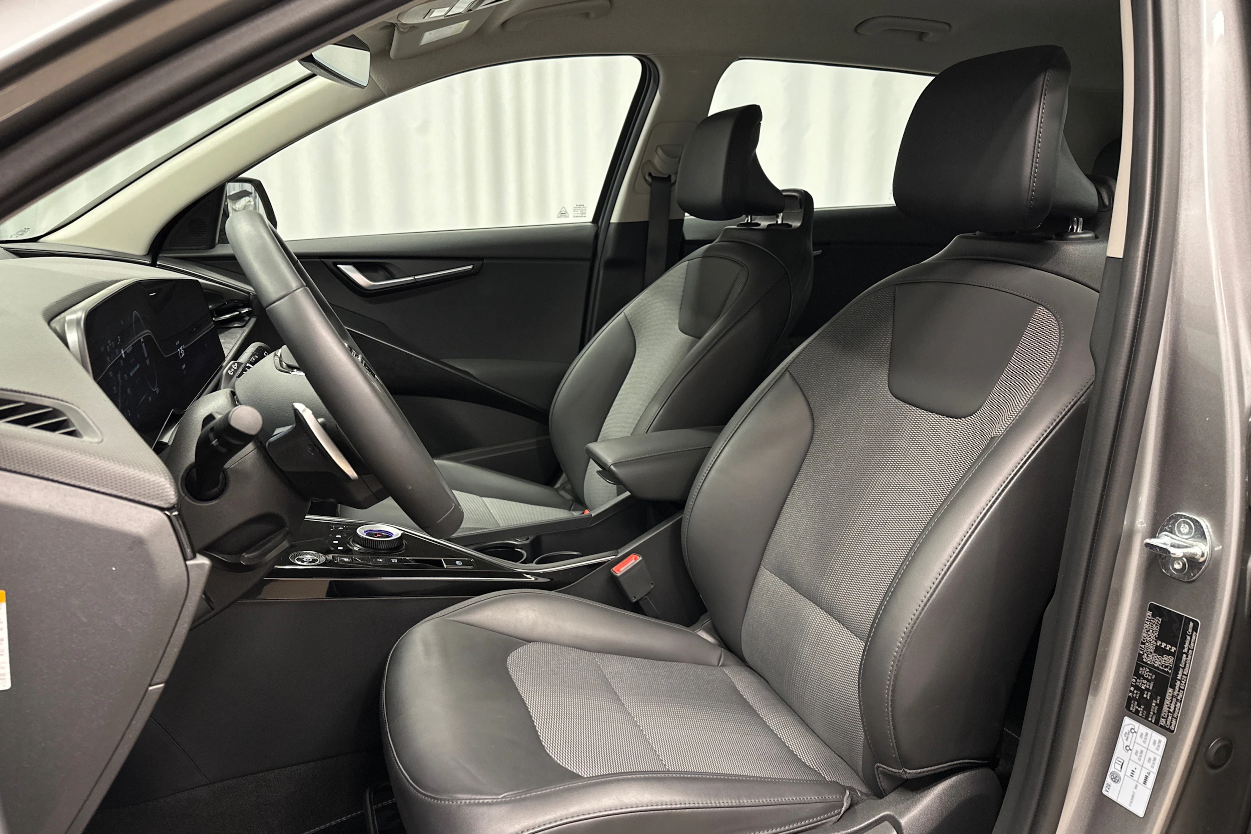 harmaa Kia Niro 2023 kuva 16.