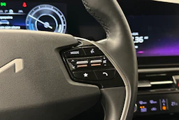 harmaa Kia Niro 2023 kuva 19.