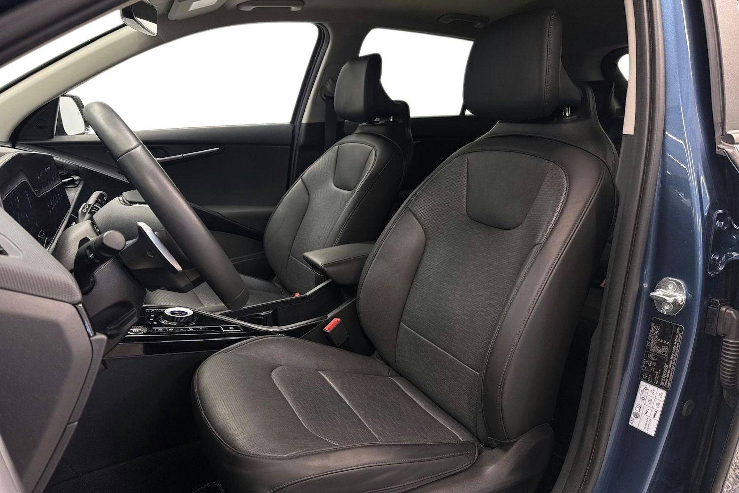 met. sininen Kia Niro 2024 kuva 9.
