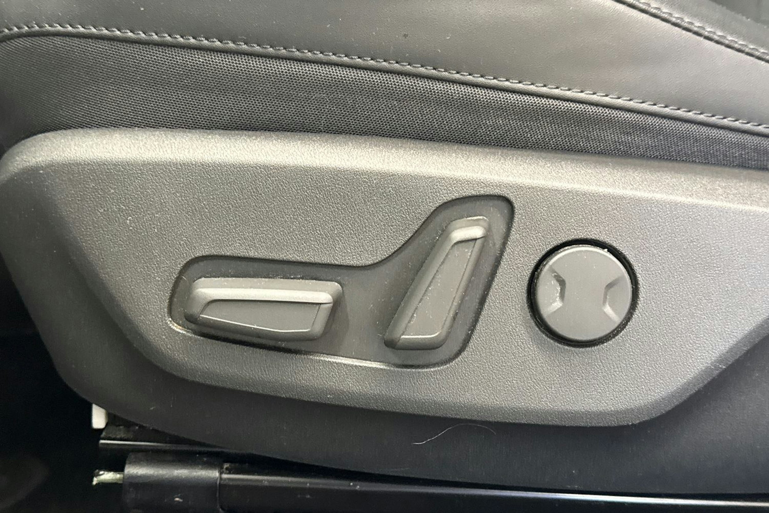 met. sininen Kia Niro 2024 kuva 10.