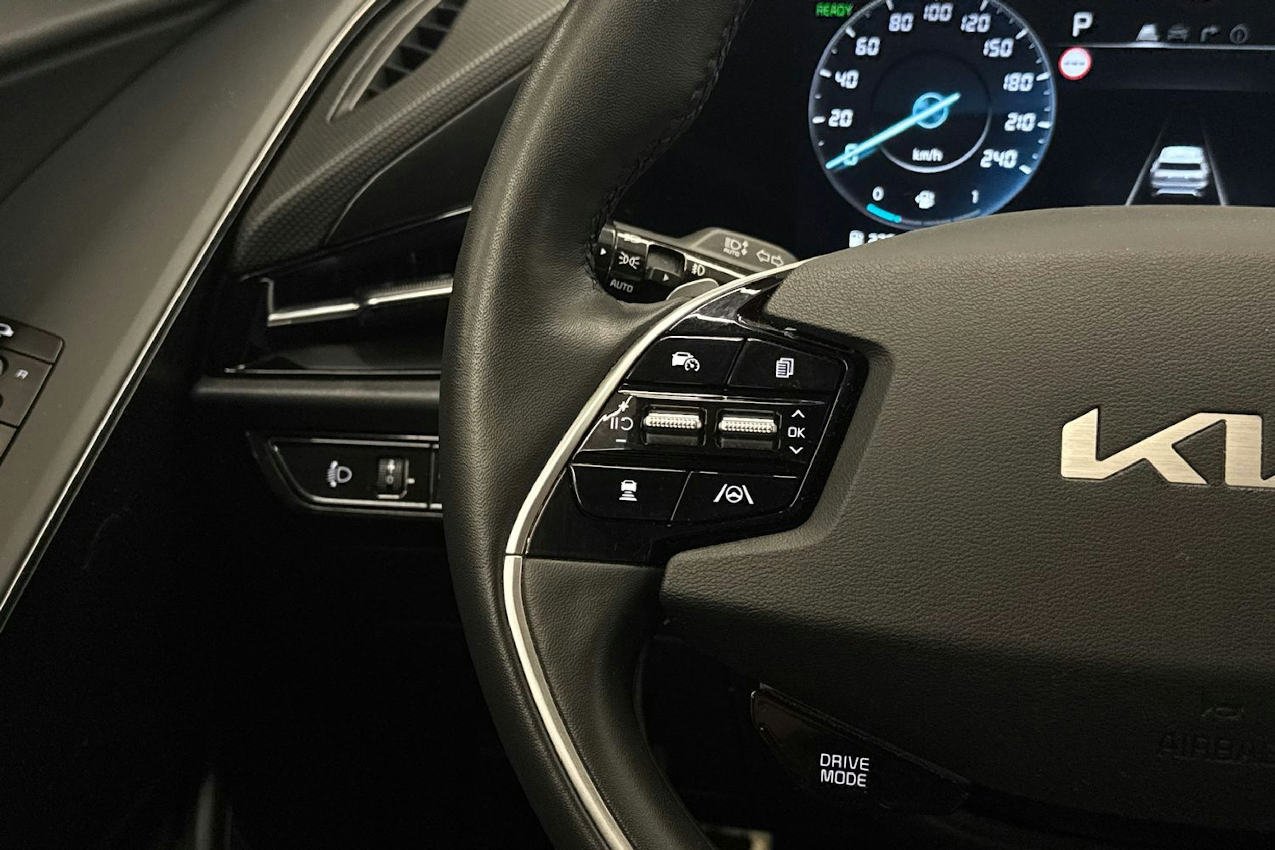 met. sininen Kia Niro 2024 kuva 13.