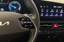 met. sininen Kia Niro 2024 kuva 14.