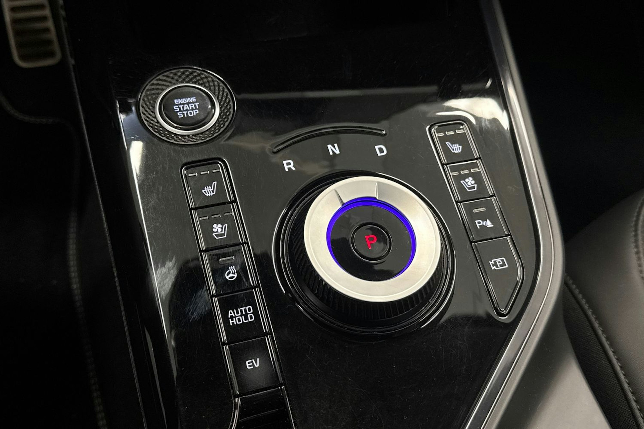 met. sininen Kia Niro 2024 kuva 18.