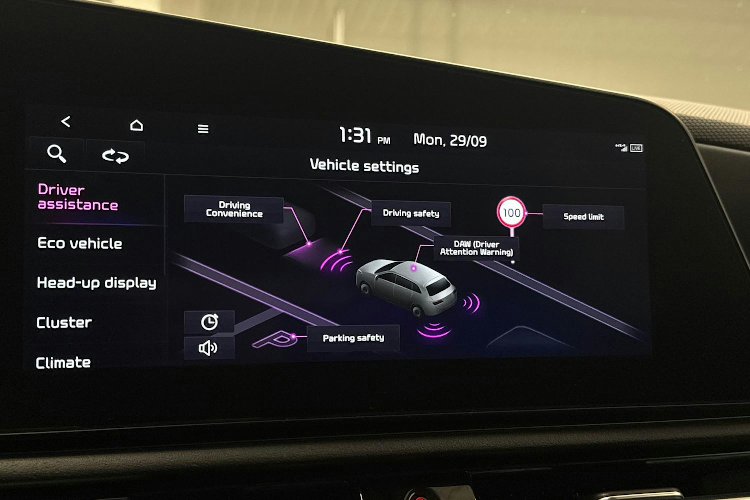 met. sininen Kia Niro 2024 kuva 28.