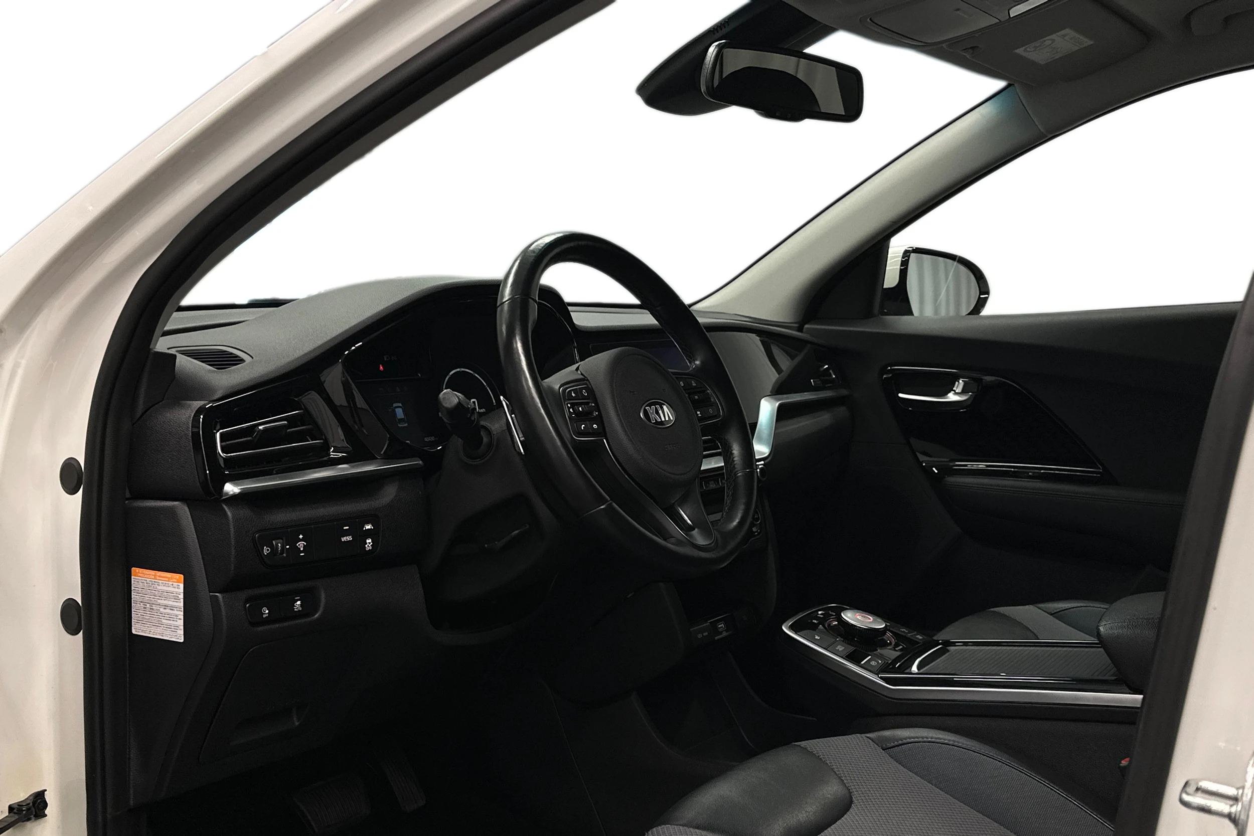 valkoinen Kia Niro 2020 kuva 8.