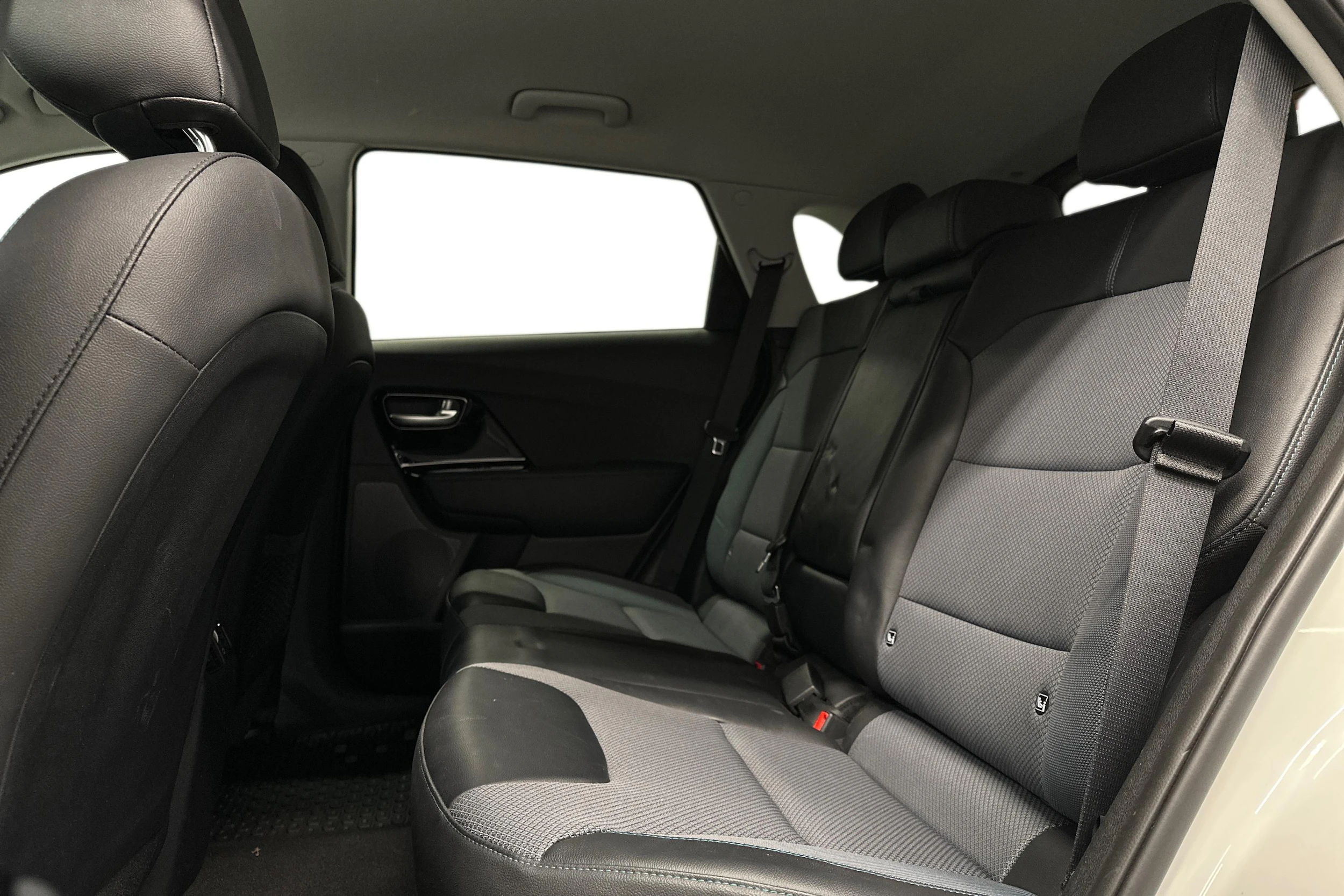 valkoinen Kia Niro 2020 kuva 11.
