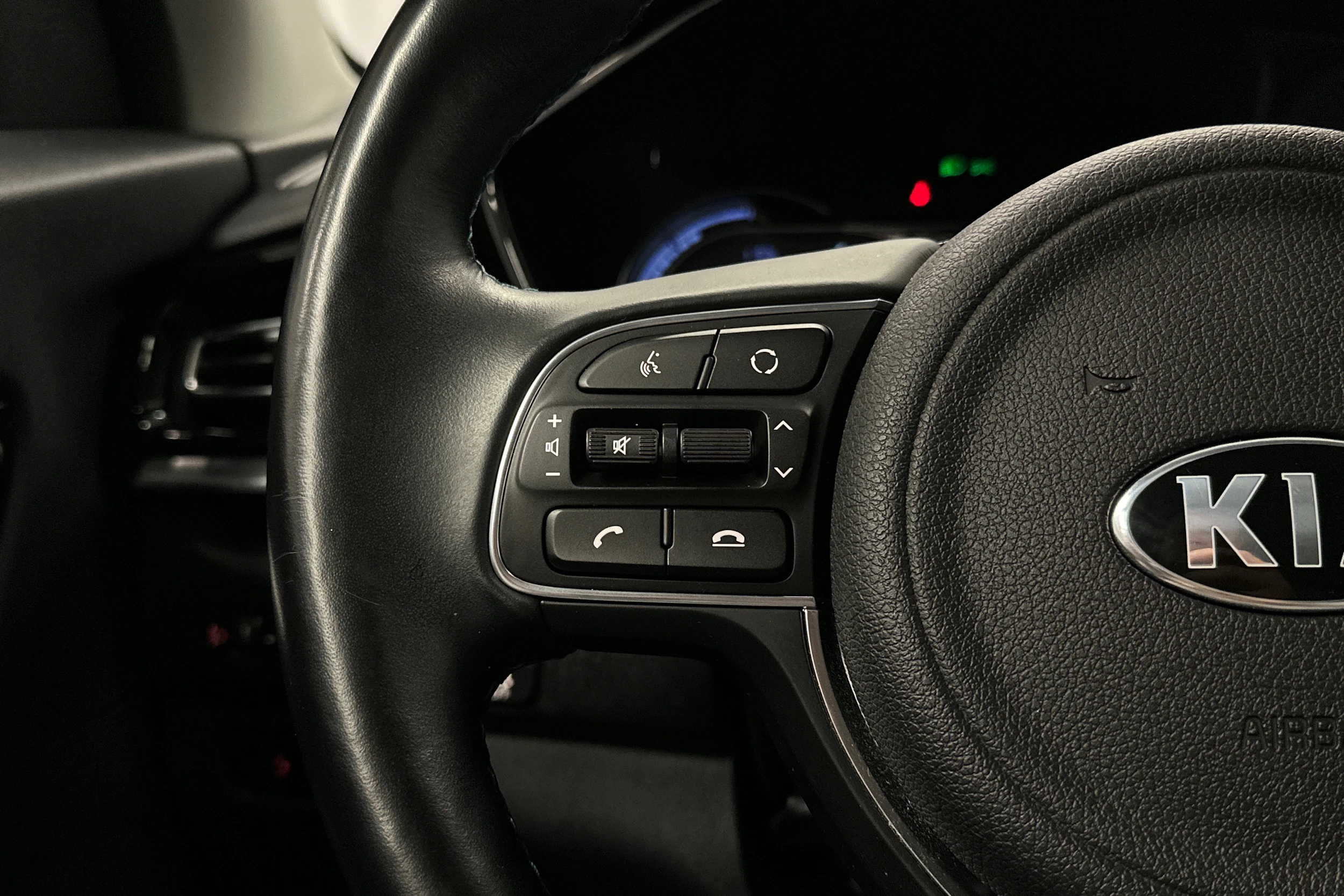 valkoinen Kia Niro 2020 kuva 15.