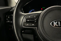 valkoinen Kia Niro 2020 kuva 15.