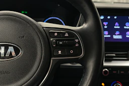 valkoinen Kia Niro 2020 kuva 16.