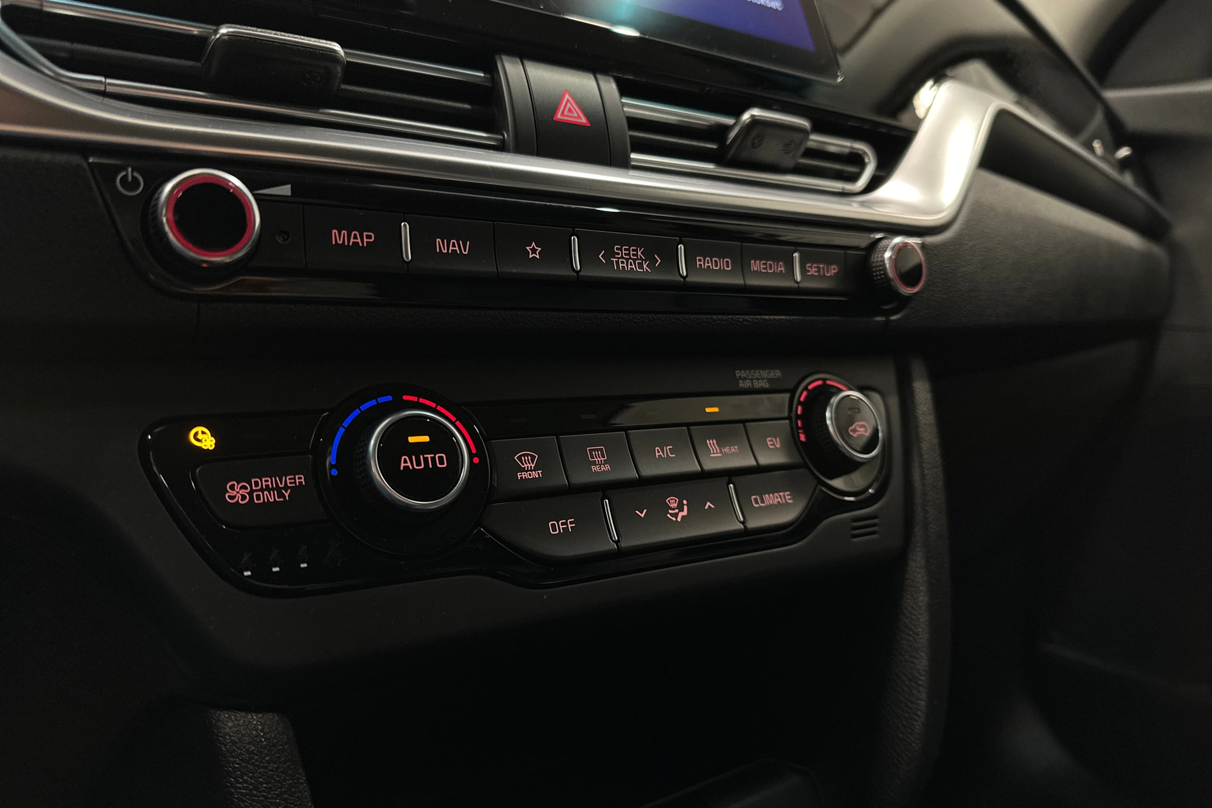 valkoinen Kia Niro 2020 kuva 22.