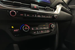 valkoinen Kia Niro 2020 kuva 22.
