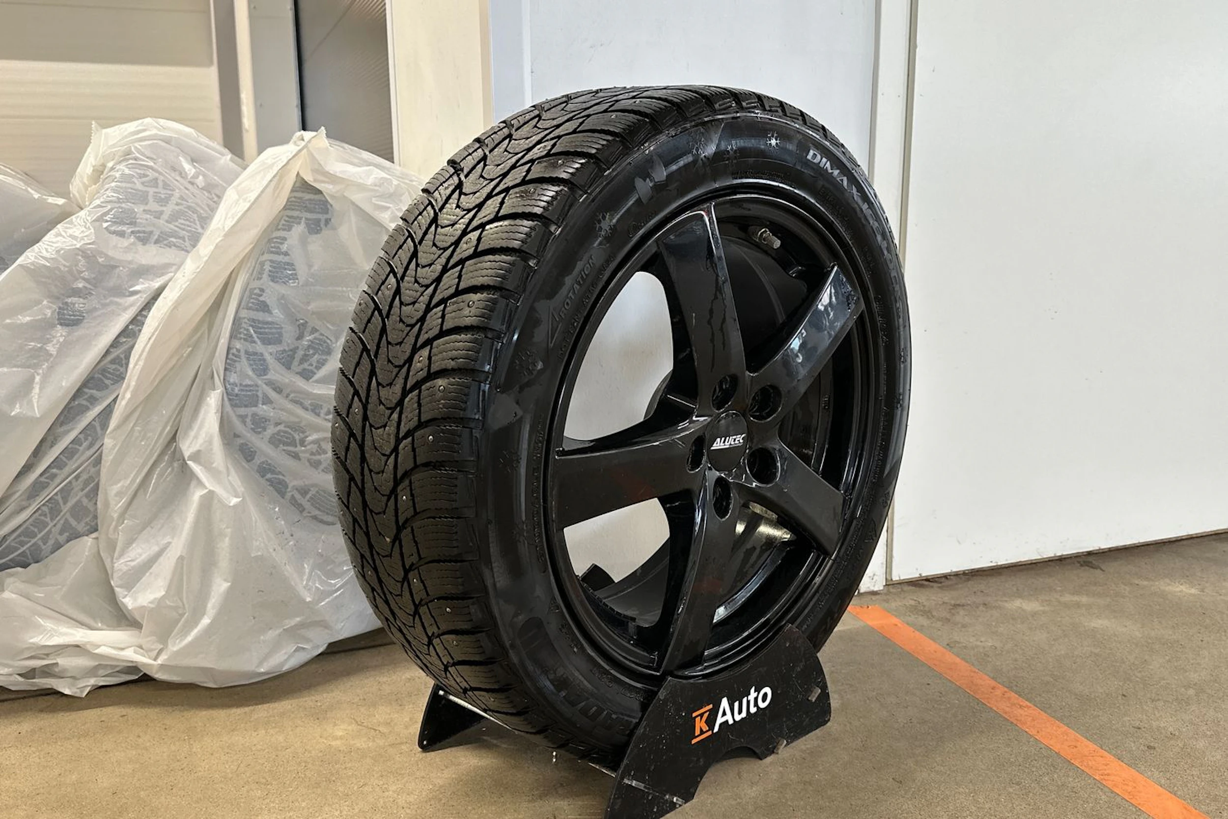 valkoinen Kia Niro Electric 2020 kuva 13.