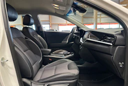 valkoinen Kia Niro Electric 2020 kuva 15.