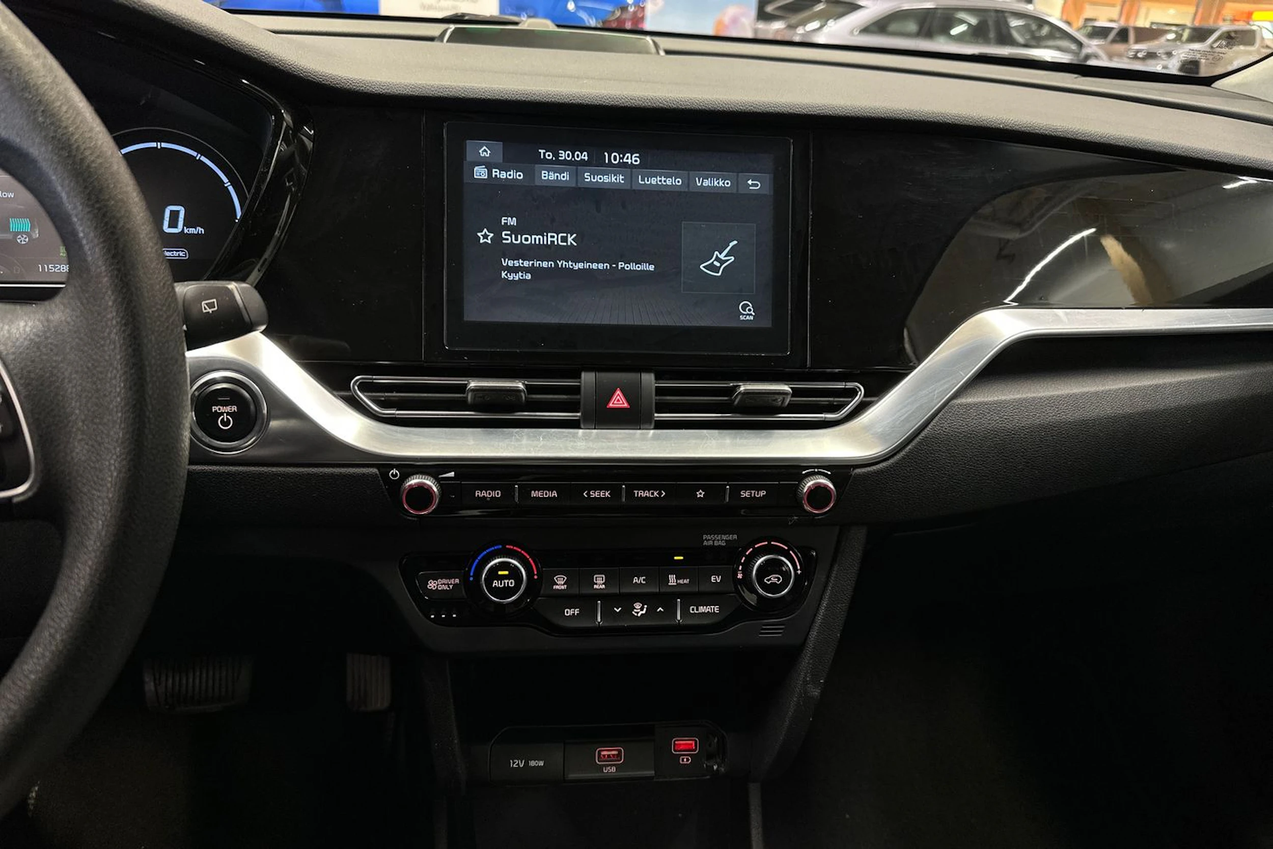 valkoinen Kia Niro Electric 2020 kuva 18.