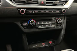 valkoinen Kia Niro Electric 2020 kuva 19.