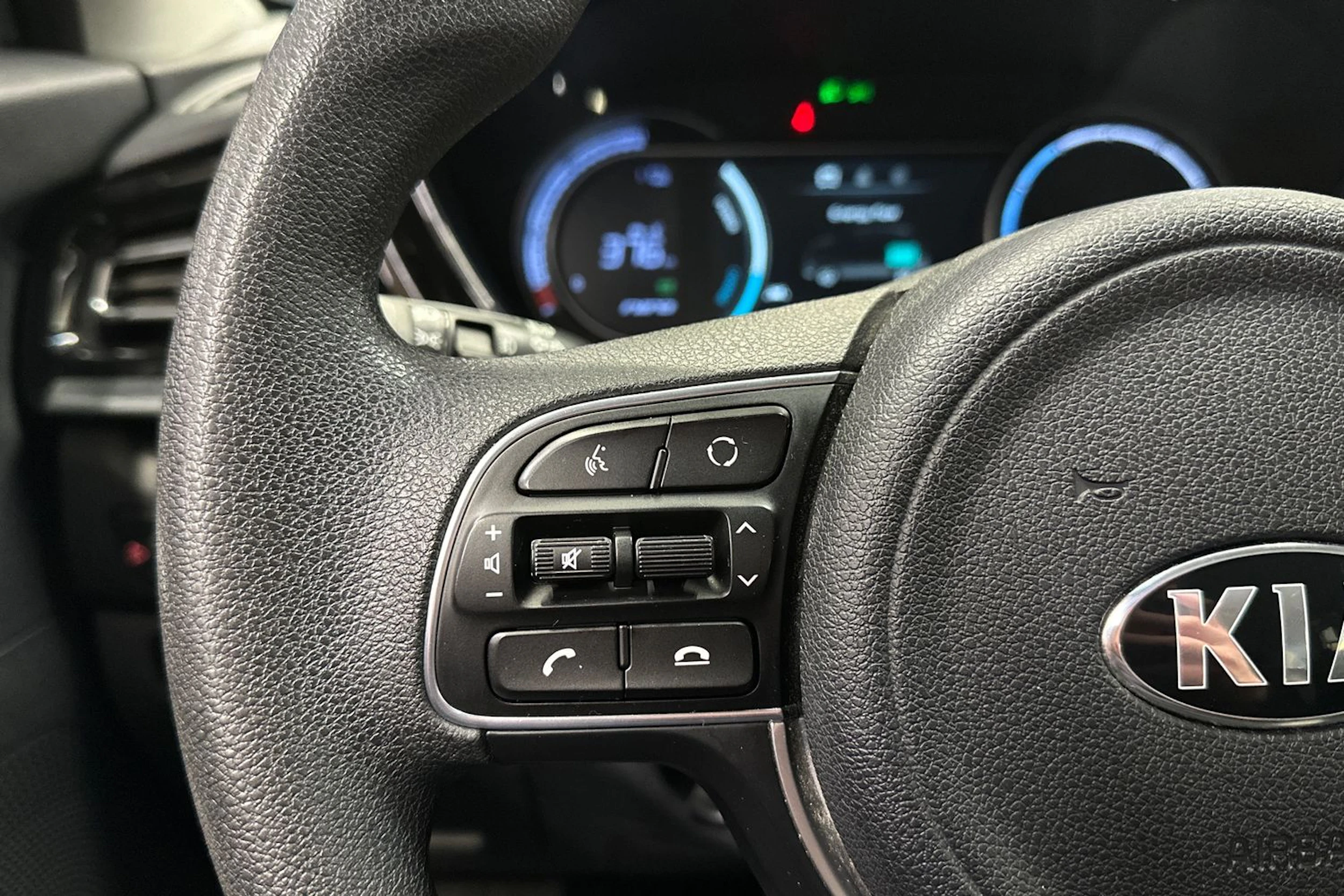 valkoinen Kia Niro Electric 2020 kuva 22.