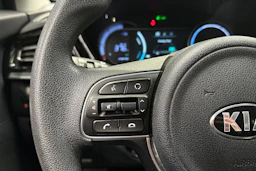 valkoinen Kia Niro Electric 2020 kuva 22.