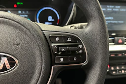 valkoinen Kia Niro Electric 2020 kuva 23.